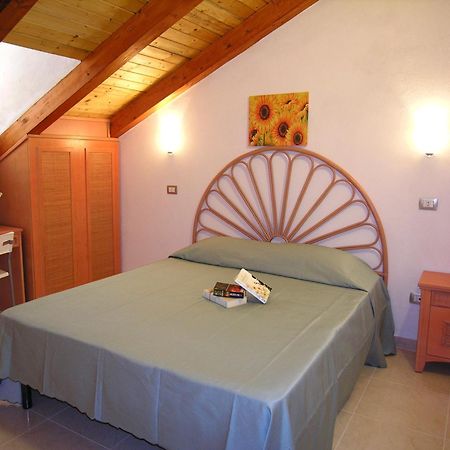 Hotel Resort Rocca Di Vadaro Capo Vaticano Habitación foto