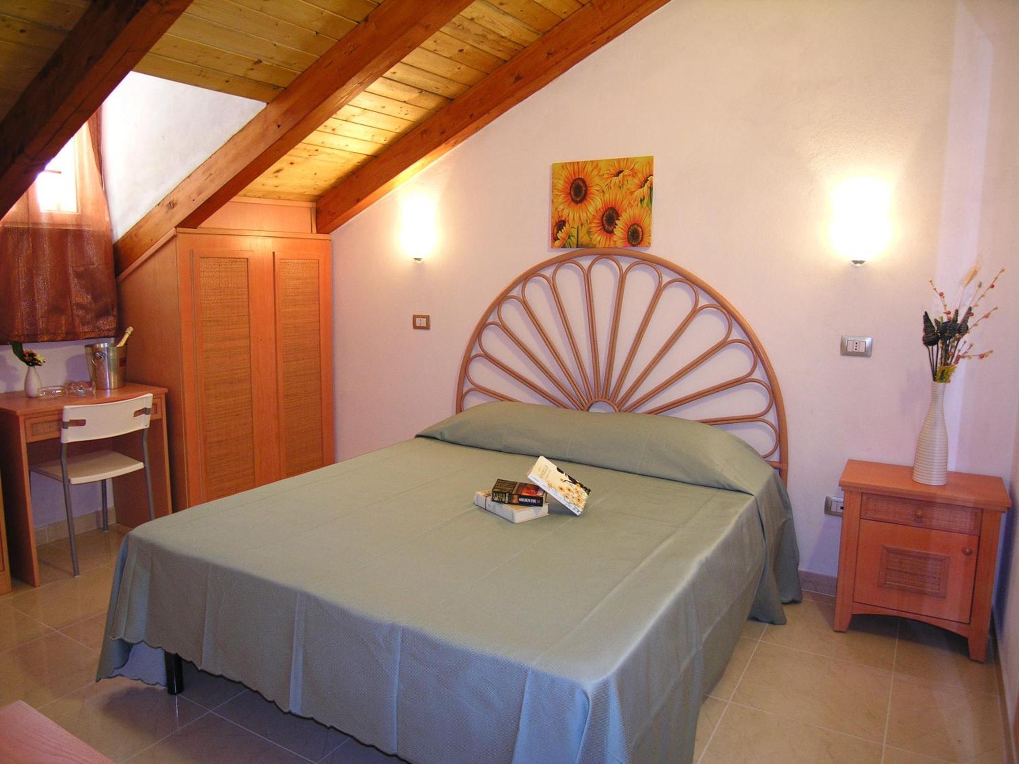 Hotel Resort Rocca Di Vadaro Capo Vaticano Habitación foto